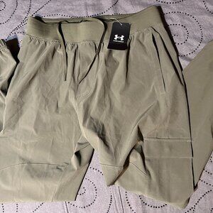 UNDER ARMOUR STRETCH WOVEN #390 GREEN CARGO JOGGERS PANTS SIZE L MEN NWT $80.00